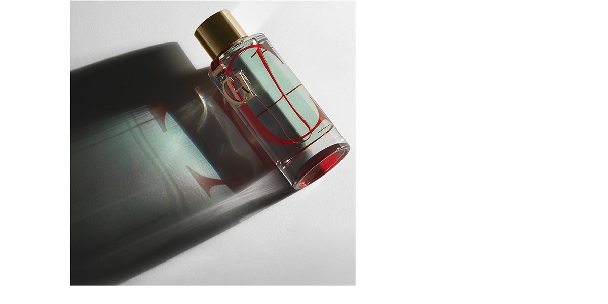 Carolina Herrera高端礦泉水品牌品牌設計欣賞，高端礦泉水品牌，礦泉水品牌設計，礦泉水品牌策劃，礦泉水品牌全案策劃，礦泉水品牌形象塑造，食品品牌設計，食品品牌策劃，深圳品牌設計，深圳品牌策劃，深圳品牌全案策劃，深圳品牌形象塑造，左右格局