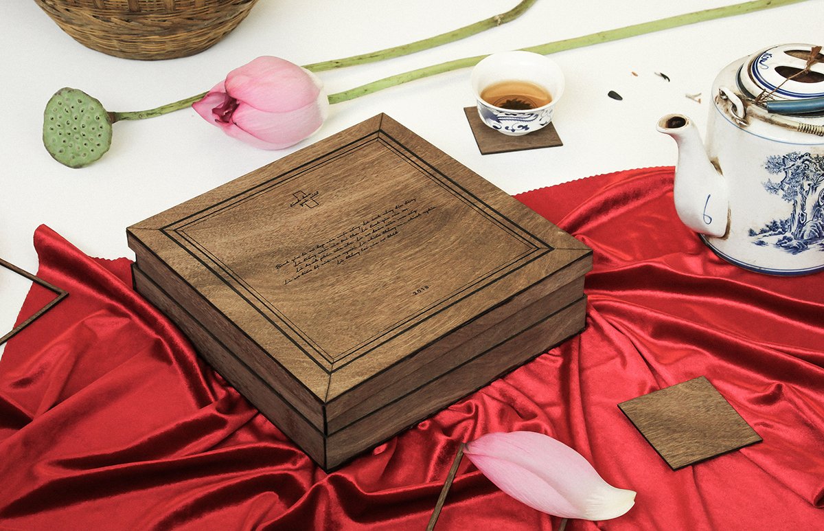 高端月餅品牌包裝設(shè)計案例，品牌設(shè)計，品牌包裝設(shè)計，高端品牌設(shè)計，月餅包裝設(shè)計，月餅品牌包裝案例，深圳品牌設(shè)計，左右格局